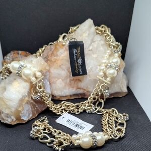 NWT Traci Lynn Gold Necklace with Cream Pearls